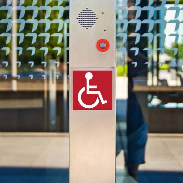 Engraved plastic sign for an accessible entrance 